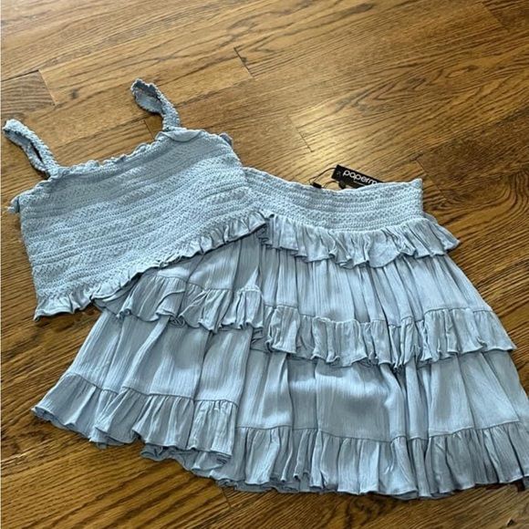 Smocked Crop Top and ruffle Skort~Two piece Set💙🦋 - Picture 6 of 6